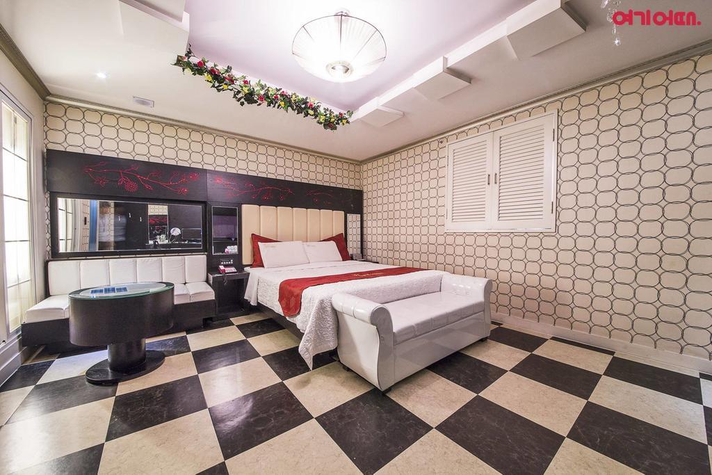 Ivy Hotel Ansan Buitenkant foto